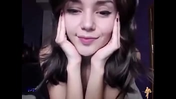 Preview 2 of Kiara Miira - Algu&eacute_m sabe o nome dela ?
