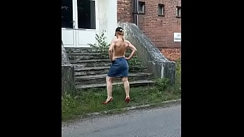 Preview 1 of Kute Me Sex - Striptease in public