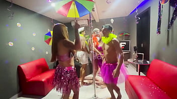 Preview 1 of Father Molest Daughter - Surub&atilde_o de carnaval com amigos no swing Freedom Florian&oacute_polis