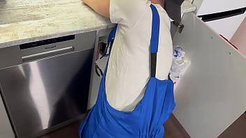 Preview 2 of Lesbian Dog Sex - The plumber excited the client so much and he couldn&rsquo_t resist giving him a blowjob and giving himself away - 457