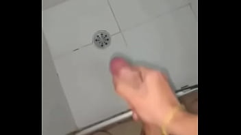Preview 3 of Insesto Mam - Novinho De SP gozando no chuveiro