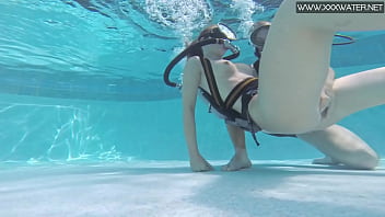 Preview 2 of Twinkz Sex - Minnie Manga eats huge cock underwater