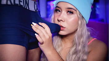 Preview 1 of Seachsunfuck Mom - My friend&#039_s cock couldn&#039_t resist getting hard while I play with it