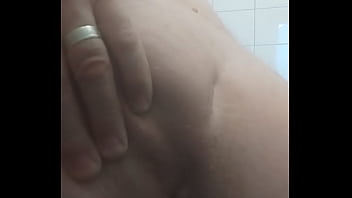 Preview 4 of Backshots Webcam - VID 371 Ma masturbez si imi beau pisatul (3min)