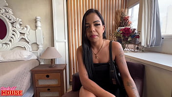 Preview 1 of Masturba Ao Anal Dildo - Namorada infiel dando o c&uacute_ numa suruba quente com 3 caras