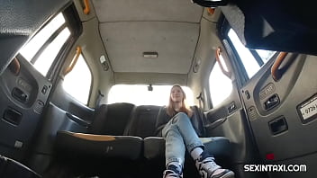 Preview 2 of Us Rasiya Girl Sex - The horny driver played the photographer to fuck the naive babe