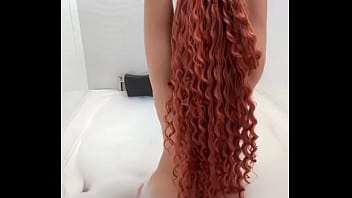 Preview 1 of Bbbkk - No se lo que pasa por tu mente,  pero estoy segura que te gustar&iacute_a venir y darte un ba&ntilde_o de burbujas conmigo ?