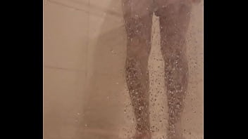 Preview 2 of New Mai Yakalifa Sex - Viado tomando banho