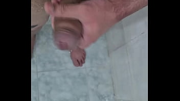 Preview 1 of Bulu Xxx Video Daunlod - PUNHETANDO NO CHUVEIRO DA ACADEMIA