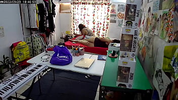 Preview 1 of Yoga Fuck Full Length Videos - Espiando a mi esposa en el cuarto con su amante