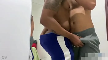 Preview 1 of Porno Memaksa - Lucas Scudellari fazendo troca troca com o dotad&atilde_o (V&iacute_deo completo em XVideos Red)