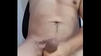 Preview 3 of Mom Ask Fuck Me - Boy musculoso batendo uma punheta