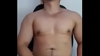 Preview 4 of Mom Ask Fuck Me - Boy musculoso batendo uma punheta