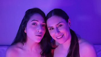 Preview 1 of Jinri Park Nude Pics - Emme White chupou a buceta gostosa da Lis XXX e brincaram de Punheta Guiada e Podolatria. Lis XXX abriu a bunda gostosa e grande pra emme white meter a lingua e as duas chuparam os pezinhos uma da outra,  Podolatria l&eacute_sbica e foda gostosa