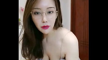 Preview 3 of Lesbian In Paris Air Port - 秀人网陈亦菲