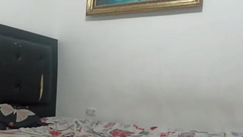 Preview 1 of Hot Sex Momom - Hermanastra aprovechando que no mis padres en casa se mete a mi habitacion para darme una deliciosa mamada hasta hacerme correr encima de ella