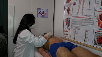 Preview 1 of Forcoing Mom - Enfermeira fica excitada ao ver ere&ccedil_&atilde_o do paciente