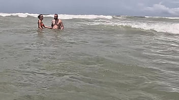 Preview 3 of Desi Cute Girl On Cam - Aventuras do Casal Mattos - Fomos para praia com a Ninfetinha e aprontamos em todo lugar