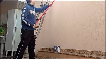 Preview 1 of Stranger Houseporn German - Casada seduzindo e trepando com o pintor que o marido contratou para pintar a casa