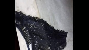 Preview 2 of Di Ikat Squirts - Rico calzon negro de vecina