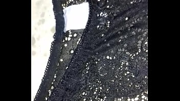 Preview 3 of Di Ikat Squirts - Rico calzon negro de vecina