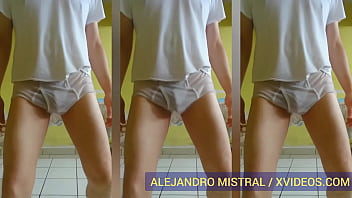 Preview 3 of Titfuck One Piece - Hombre gay bailando en ropa interior blanca mojada Trusas Calzoncillos calientes ALEJANDRO MISTRAL