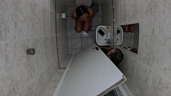 Preview 2 of Nicxxx - Foi no banheiro da amiga mijar acabou batendo uma esqueceu de trancar a porta amigo entrou e meteu a rola nela