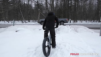 Preview 2 of Woboydysexbf - Pegas Productions - Pipe Dehors et Baise Intense l&#039_Hiver