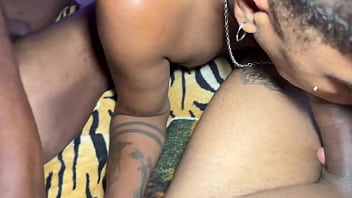 Preview 1 of Crossdese - Putaria entre 3 negros,  Maior orgia BAREBACK com muito leite no rabo e na boca .