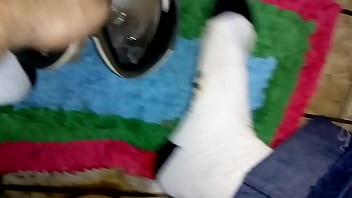 Preview 4 of Gangbanng Granny - Tirando cuspindo t&ecirc_nis vans detonados