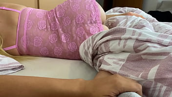 Preview 1 of Mnowyzxxx - stepsister shares bed with horny stepbrother