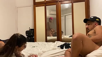 Preview 4 of Japanese Girl Pegging Guy - Que mulher maravilhosa linda e gostosa peguei ela de quatro e depois o meu amigo baixinho comeu ela no pelo e n&oacute_s dois soltou o leitinho na boquinha dela  (Completo No Red)
