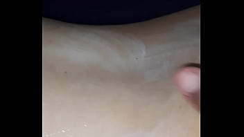 Preview 1 of Shalini Mitra - Massagem na esposa pelada.