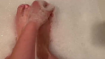 Preview 3 of Mistress Sidonia Milks Penis - Melissa&rsquo_sCookie&rsquo_s pretty young feet in bathtub. Pink toes