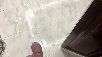 Preview 2 of Antiy Srxy - Mi madrastra super curvil&iacute_nea se chorrea encima de pene grande