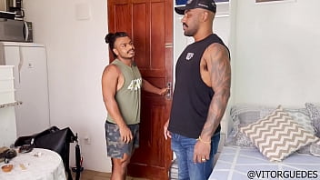 Preview 1 of Dog And Owmen Porn - Cara do aibnb me ofereceu f1 e acabei socando rola no cuzao dele na pele