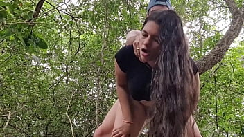 Preview 4 of Lena In Plug - Mi novio me folla en mitad del campo