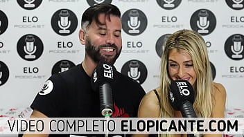 Preview 2 of Xnxx Oil Up - AVRIL PILOT MUESTRA COMO LA CHUPA CON ELO PODCAST