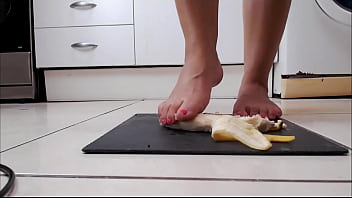 Preview 2 of Japani Teen Sex School Girlsex - Banana&#039_s foot smashing
