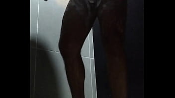 Preview 2 of Pooja N Me2 - Hora da ducha no banheiro da academiA