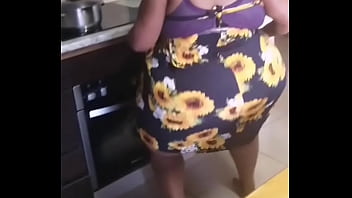 Preview 2 of Mom Boobs Popping - Ssbbw twerking like no tomorrow