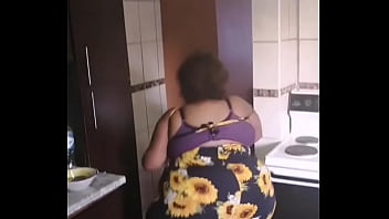 Preview 4 of Mom Boobs Popping - Ssbbw twerking like no tomorrow