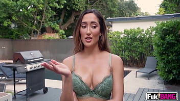 Preview 2 of World Download Sex Firms - Big Titty Chloe Amour Catches Creampie