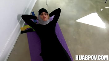 Preview 2 of Sexy Plum Lips - Fully Filling Destiny Of Muslim Babe Destiny Cruz