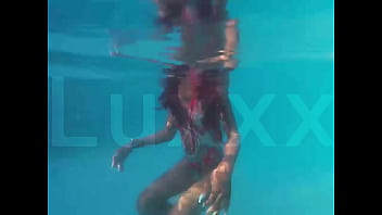 Preview 2 of Pacar Lagi Tidur Di Cepot - Luxxx sexy ass twerking in the pool