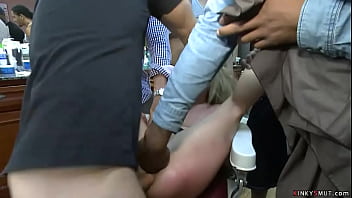 Preview 2 of Mostrou Pau No Ponto De Onibus - In public barbershop blonde anal fucked