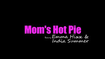 Preview 1 of Doraemon Hd - Mom&acute_s Hot Pie,  Emma Hixx &amp_ India Summer,  Trio con madura y jovencita