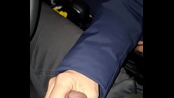 Preview 2 of Chirld Sexx - Porto Teresa al centro commerciale e mi fa un pompino nel parcheggio gli carico la bocca di latte mentre passano le macchine