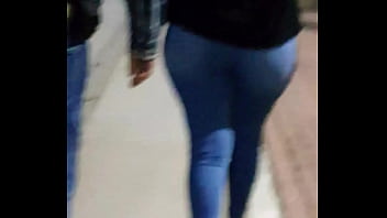 Preview 2 of Sexy Big Boobs Sex - Hermosas nalgas en pantalon azul caminando  esta bien buenota...(1a parte)