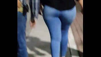 Preview 4 of Sexy Big Boobs Sex - Hermosas nalgas en pantalon azul caminando  esta bien buenota...(1a parte)